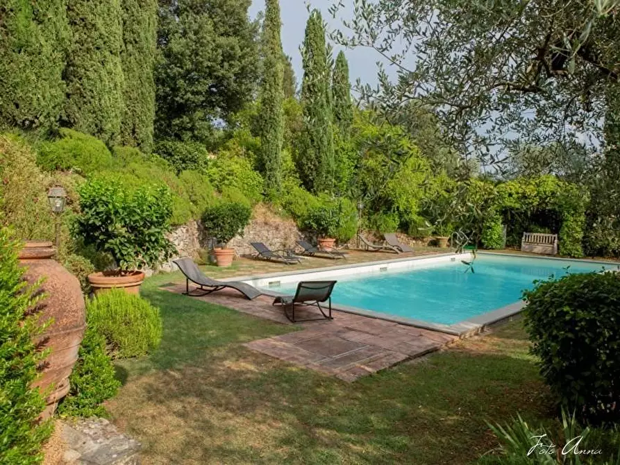 Immagine 4 di Villa in vendita  a Lucca