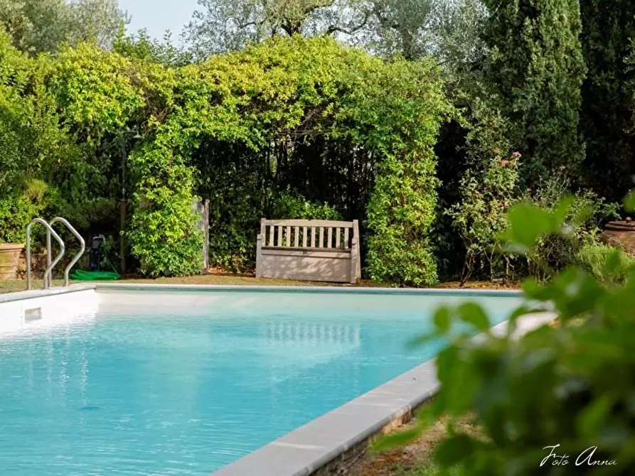 Immagine 3 di Villa in vendita  a Lucca