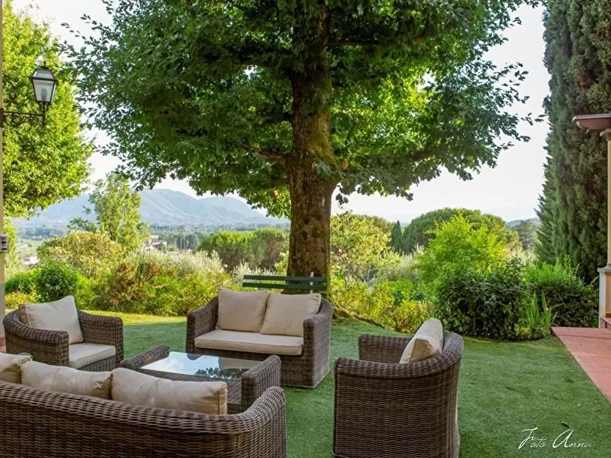 Immagine 26 di Villa in vendita  a Lucca