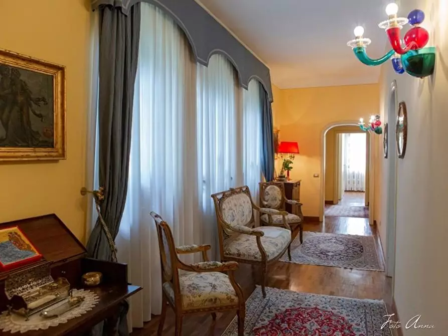 Immagine 38 di Villa in vendita  a Lucca