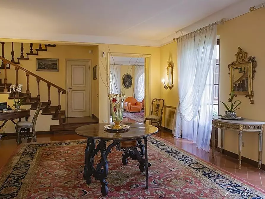 Immagine 27 di Villa in vendita  a Lucca