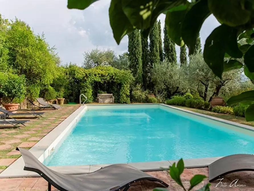 Immagine 5 di Villa in vendita  a Lucca