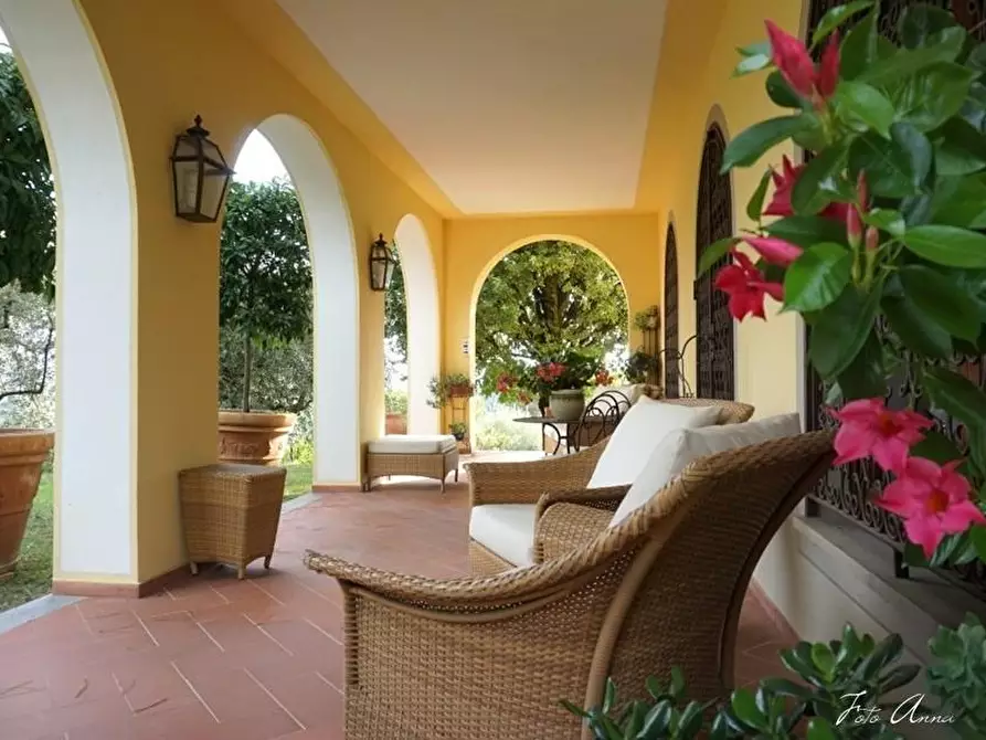Immagine 17 di Villa in vendita  a Lucca