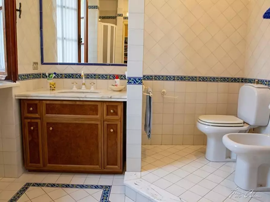 Immagine 43 di Villa in vendita  a Lucca