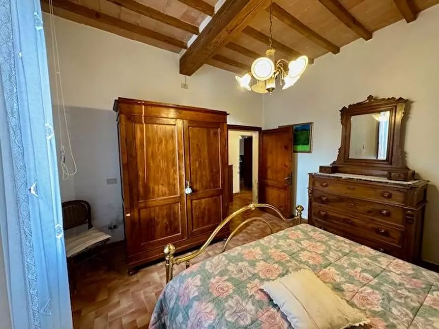 Immagine 10 di Appartamento in vendita  a Siena