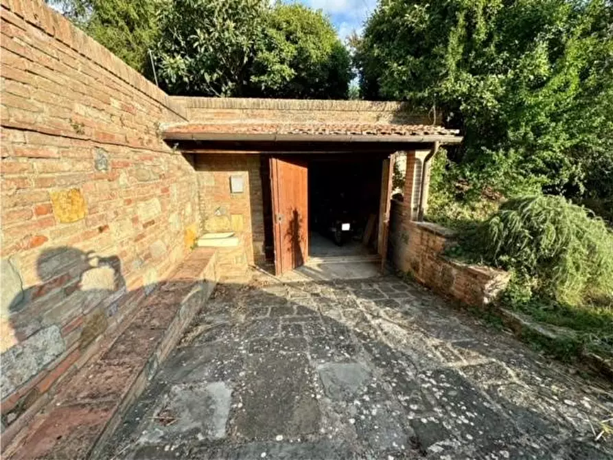 Immagine 22 di Appartamento in vendita  a Siena