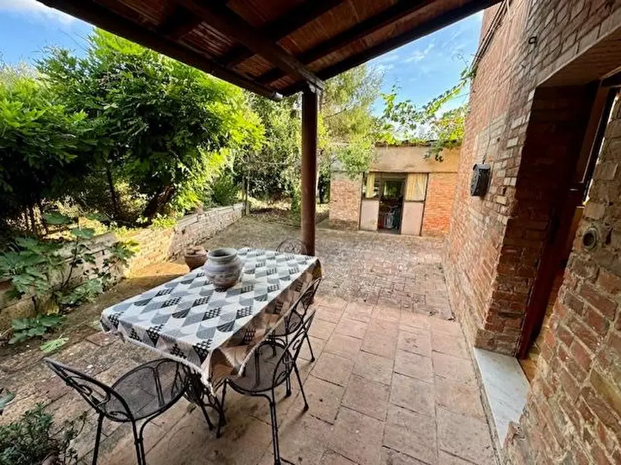 Immagine 17 di Appartamento in vendita  a Siena