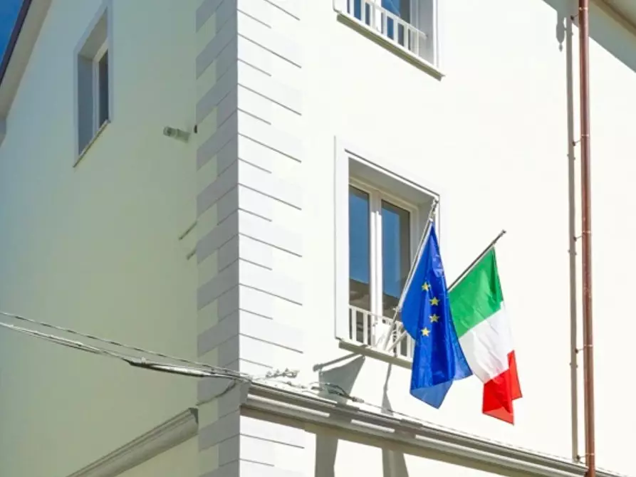 Immagine 1 di Ufficio in affitto  a Massa