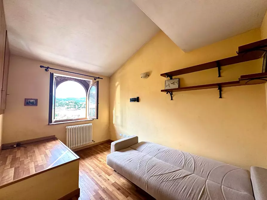 Immagine 10 di Appartamento in vendita  a Lucca