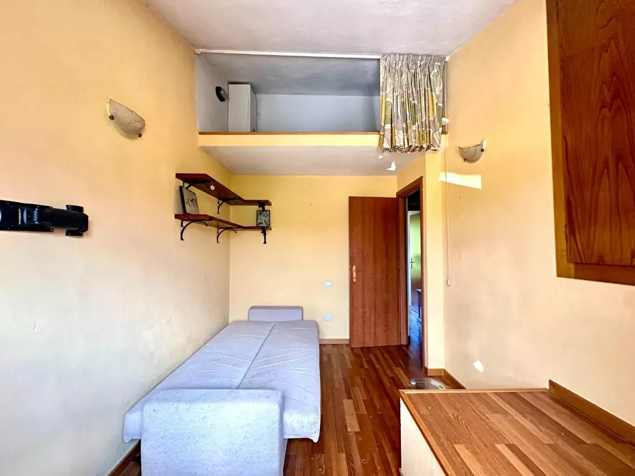 Immagine 12 di Appartamento in vendita  a Lucca