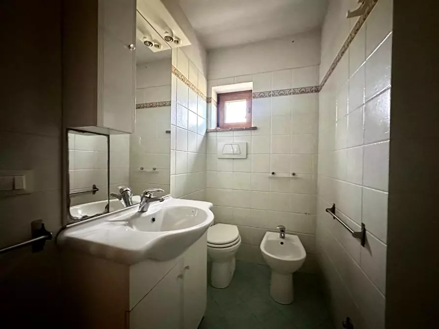 Immagine 18 di Appartamento in vendita  a Lucca