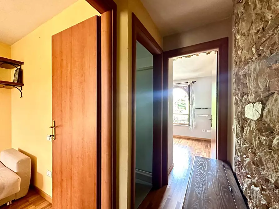 Immagine 6 di Appartamento in vendita  a Lucca