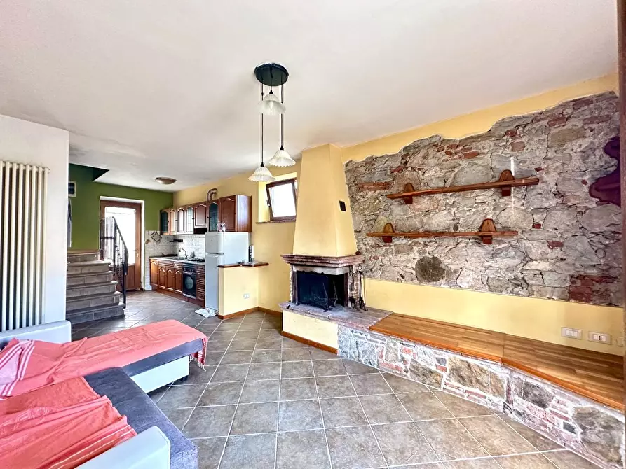 Immagine 1 di Appartamento in vendita  a Lucca