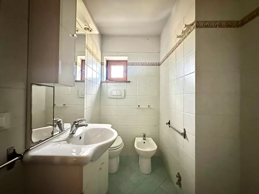 Immagine 14 di Appartamento in vendita  a Lucca