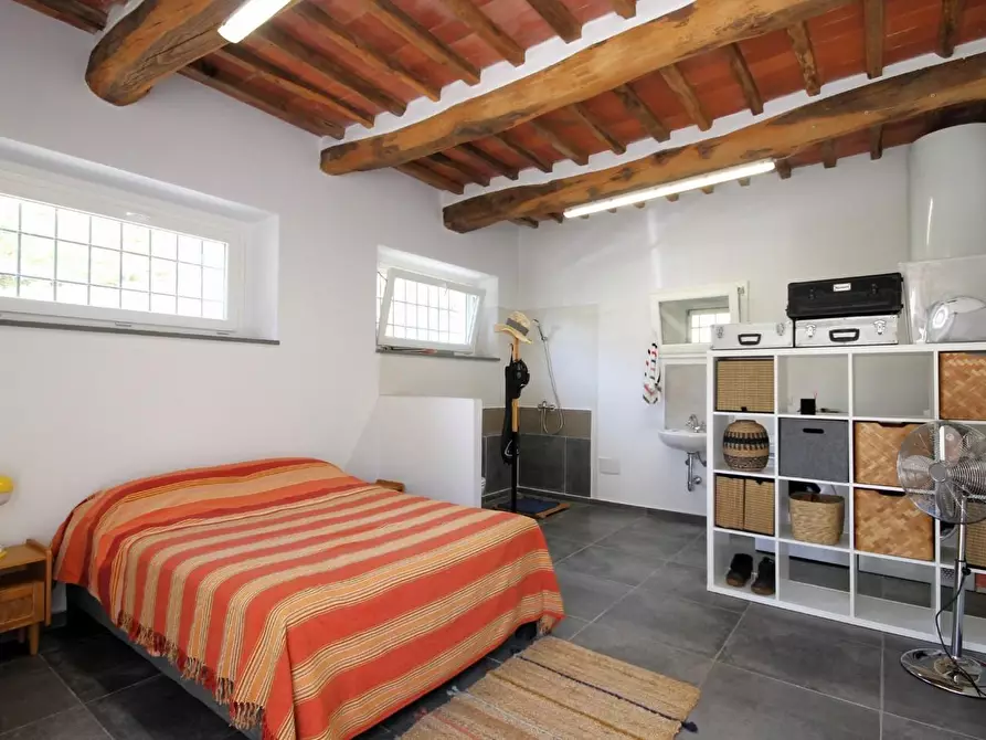 Immagine 21 di Rustico / casale in vendita  a Capannori