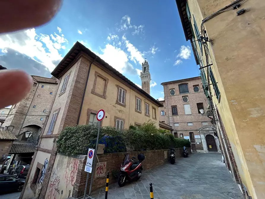 Immagine 3 di Appartamento in vendita  a Siena