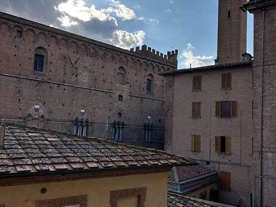 Immagine 1 di Appartamento in vendita  a Siena