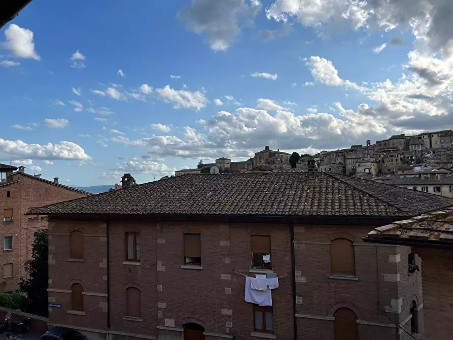 Immagine 2 di Appartamento in vendita  a Siena