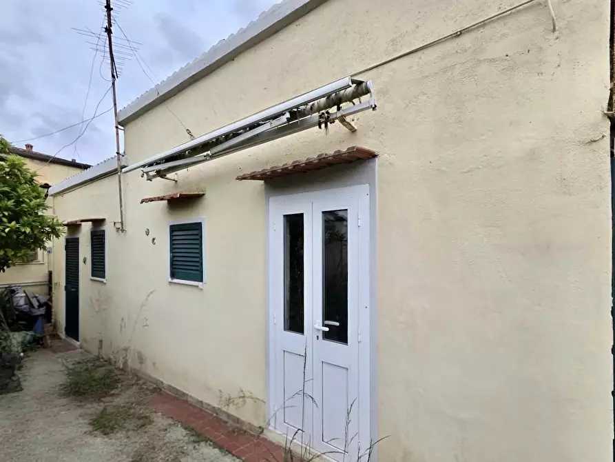 Immagine 3 di Villa in vendita  a Pisa