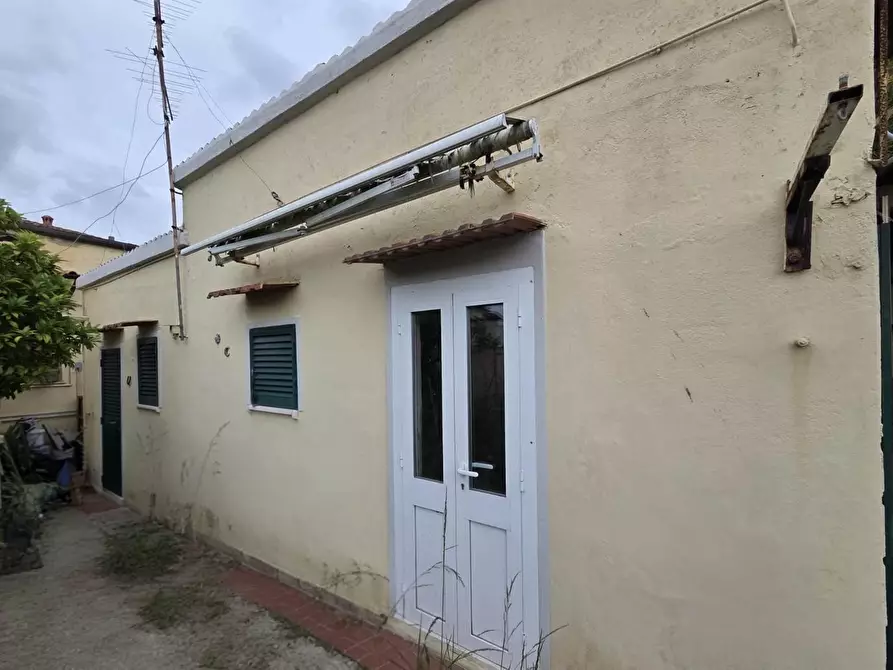 Immagine 15 di Villa in vendita  a Pisa