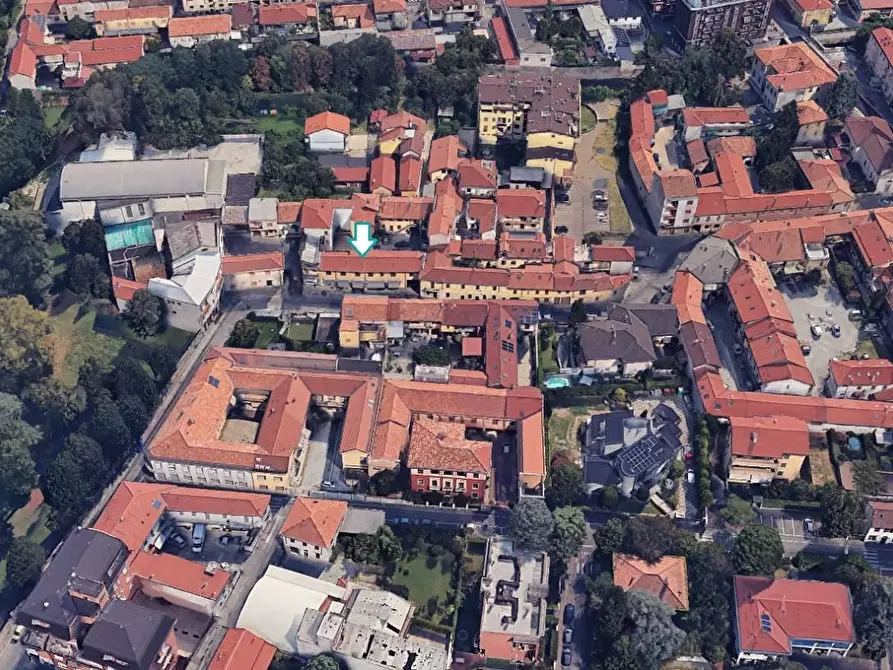 Immagine 2 di Negozio in vendita  a Bovisio-Masciago