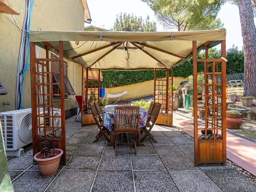 Immagine 1 di Villetta a schiera in vendita  a Lastra A Signa