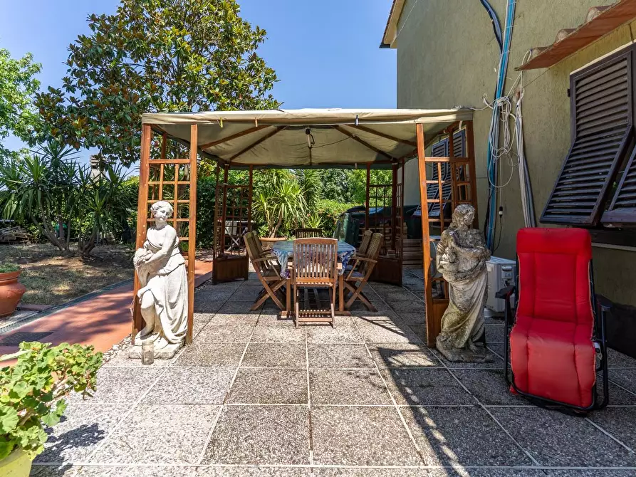 Immagine 12 di Villetta a schiera in vendita  a Lastra A Signa