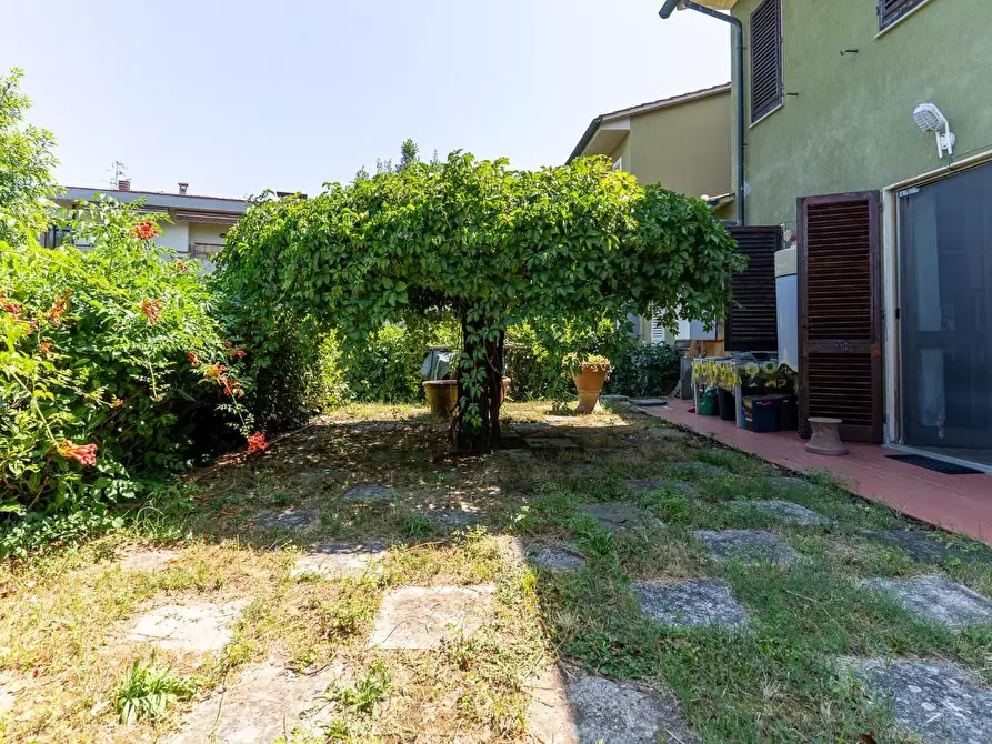 Immagine 11 di Villetta a schiera in vendita  a Lastra A Signa