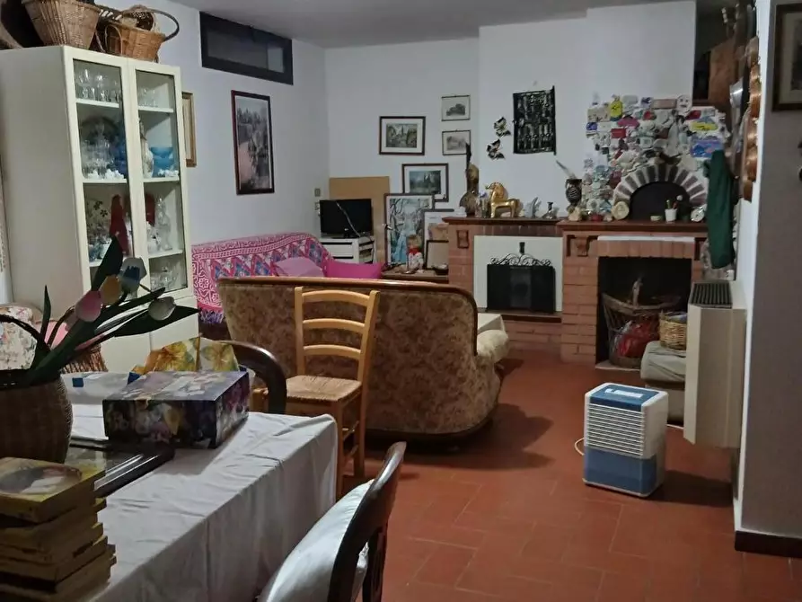 Immagine 17 di Casa trifamiliare in vendita  a Massa