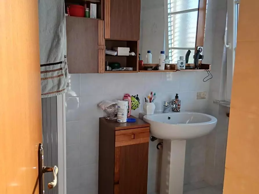 Immagine 16 di Casa trifamiliare in vendita  a Massa