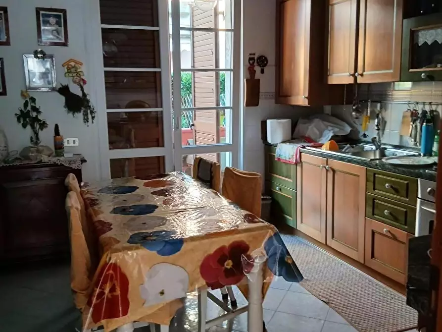 Immagine 10 di Casa trifamiliare in vendita  a Massa