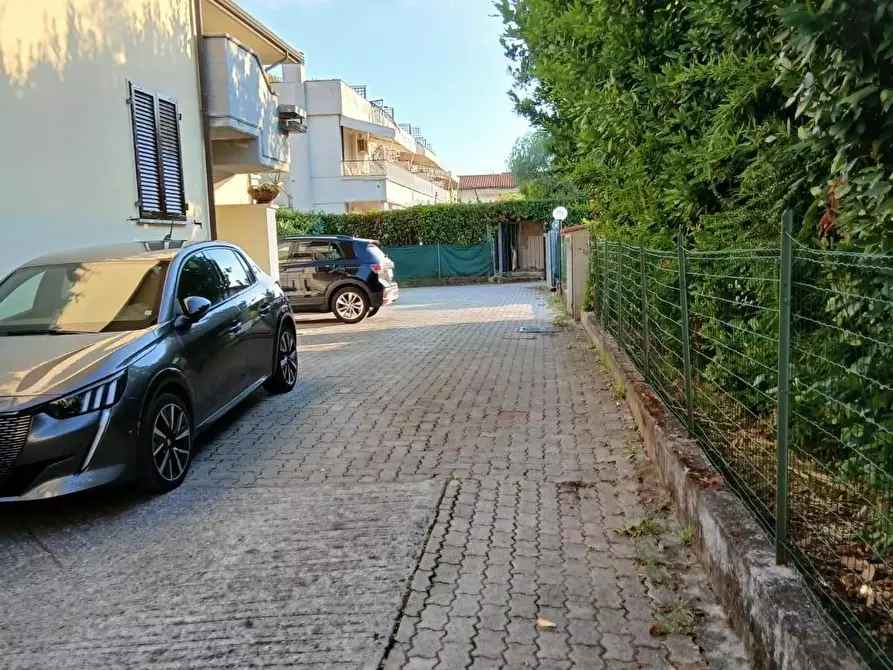 Immagine 5 di Casa trifamiliare in vendita  a Massa