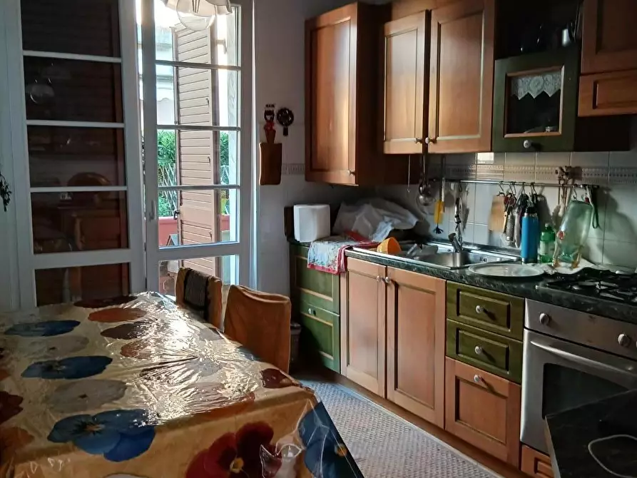 Immagine 9 di Casa trifamiliare in vendita  a Massa