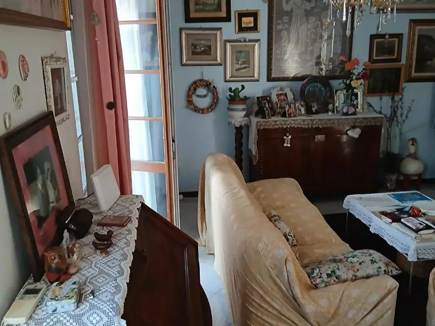 Immagine 7 di Casa trifamiliare in vendita  a Massa