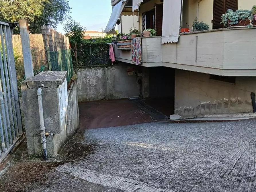 Immagine 4 di Casa trifamiliare in vendita  a Massa