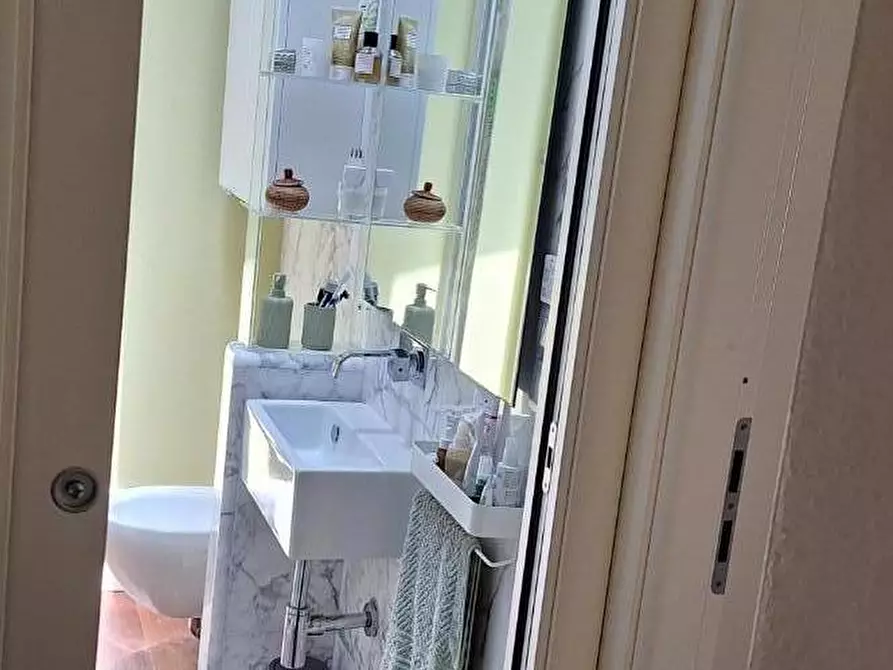 Immagine 17 di Appartamento in affitto  a Livorno