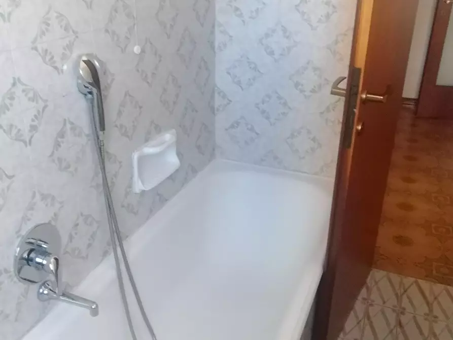 Immagine 14 di Appartamento in vendita  a Carrara