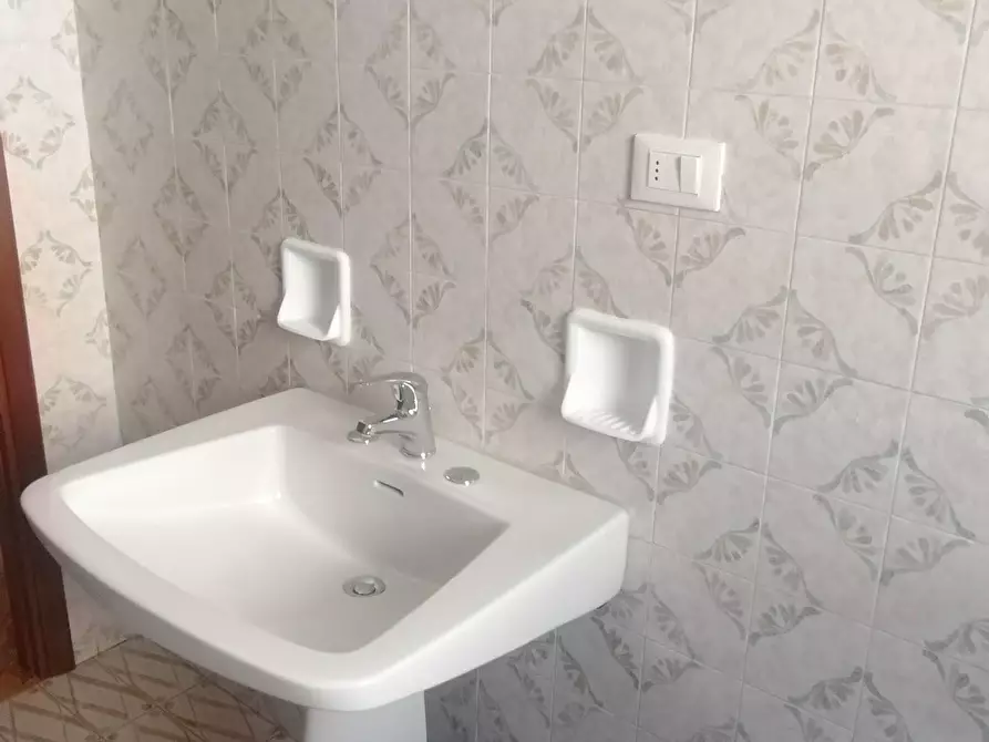 Immagine 15 di Appartamento in vendita  a Carrara