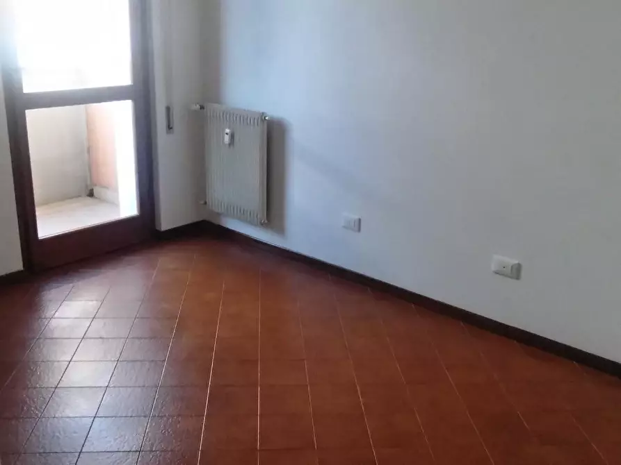 Immagine 11 di Appartamento in vendita  a Carrara