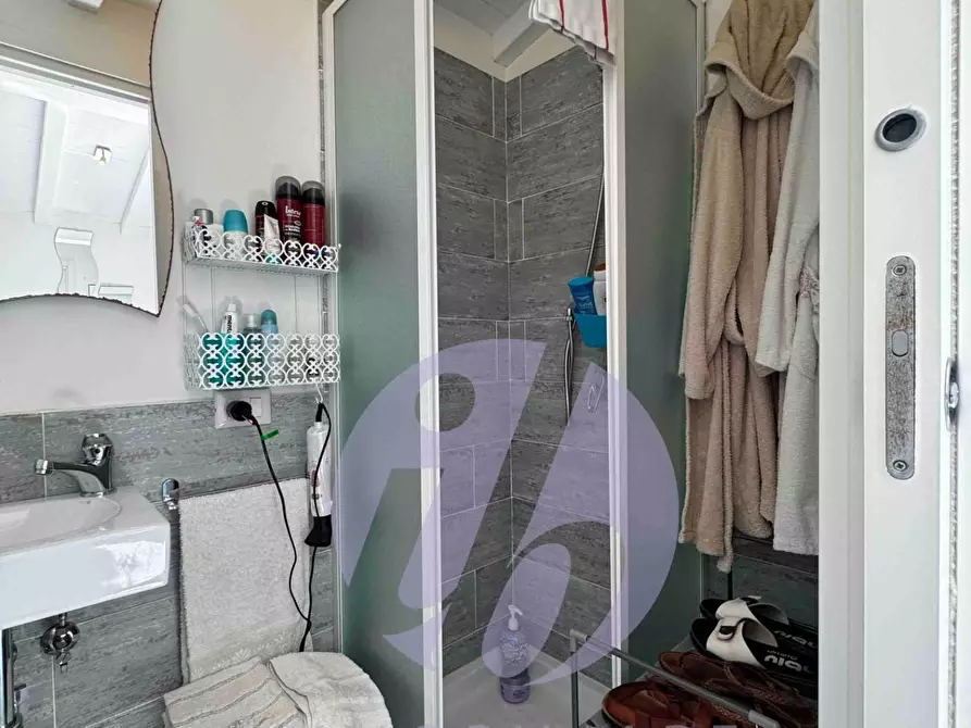 Immagine 5 di Porzione di casa in vendita  a Pietrasanta