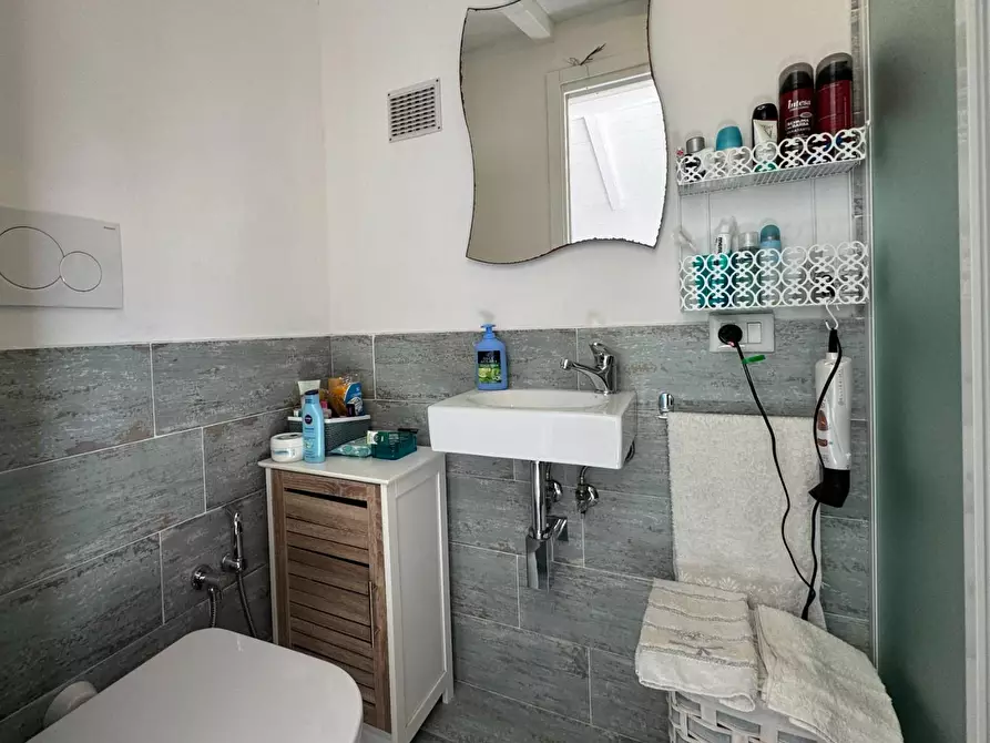 Immagine 3 di Porzione di casa in vendita  a Pietrasanta