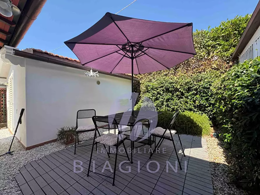 Immagine 10 di Porzione di casa in vendita  a Pietrasanta