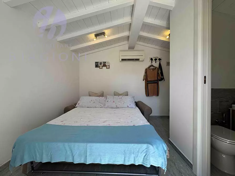 Immagine 2 di Porzione di casa in vendita  a Pietrasanta