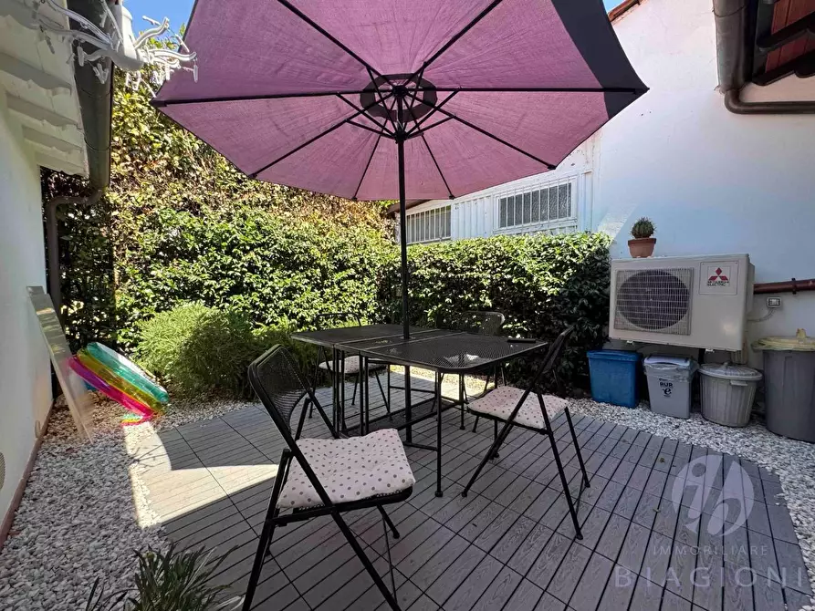 Immagine 8 di Porzione di casa in vendita  a Pietrasanta