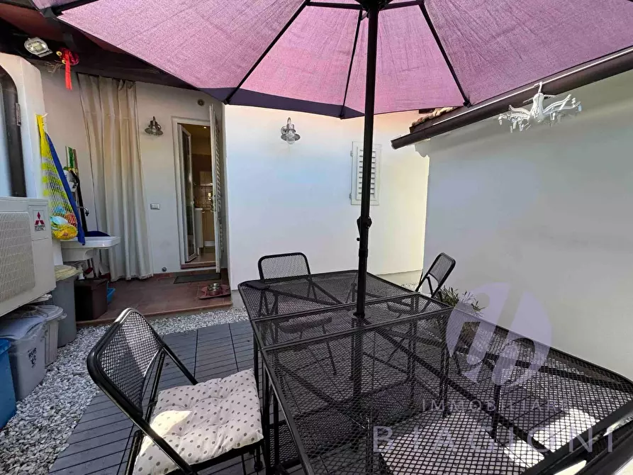 Immagine 11 di Porzione di casa in vendita  a Pietrasanta