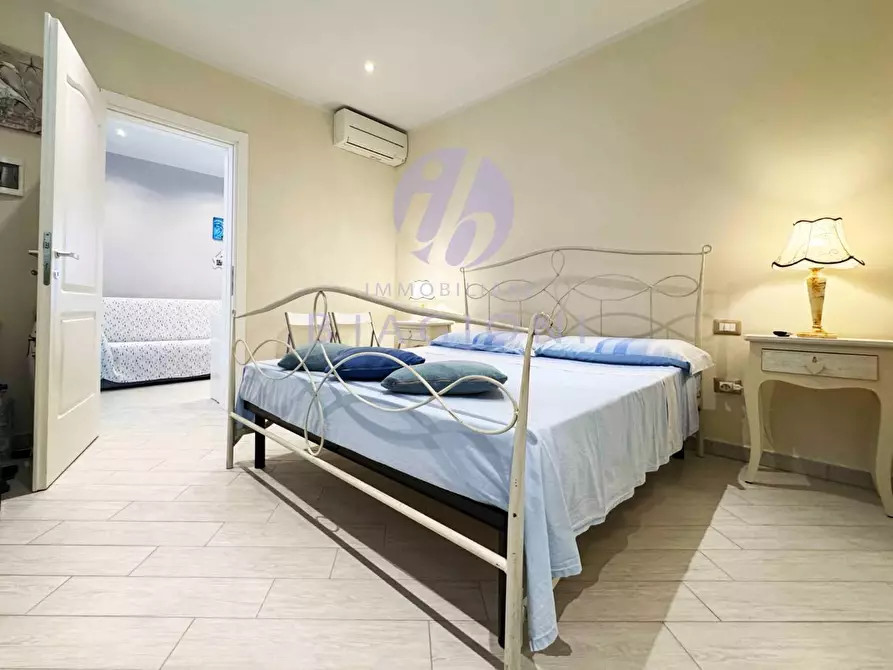 Immagine 19 di Porzione di casa in vendita  a Pietrasanta