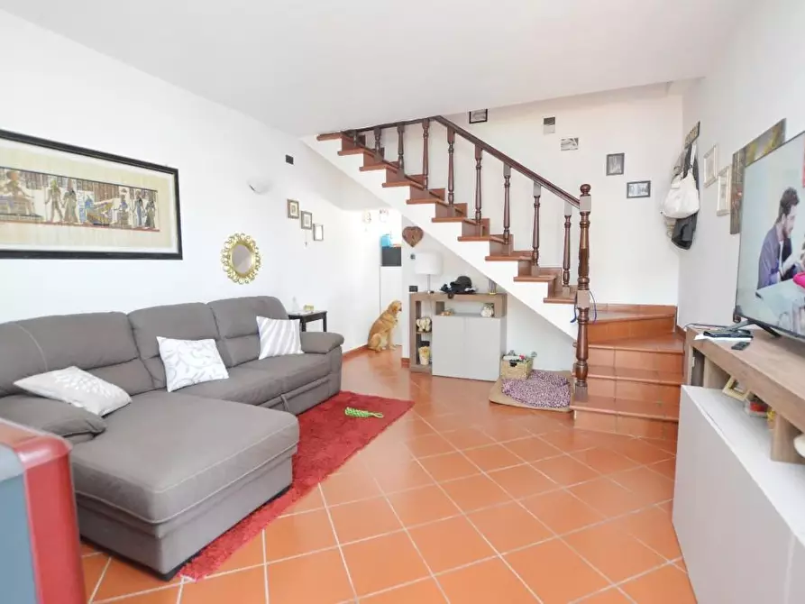 Immagine 3 di Villa in vendita  a Lucca