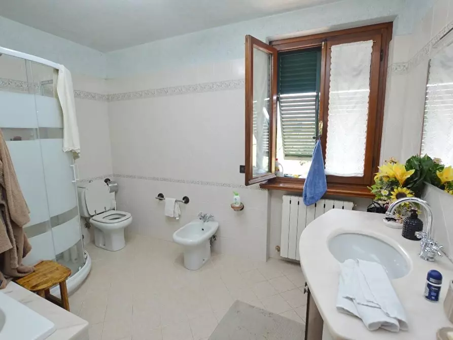 Immagine 14 di Villa in vendita  a Lucca