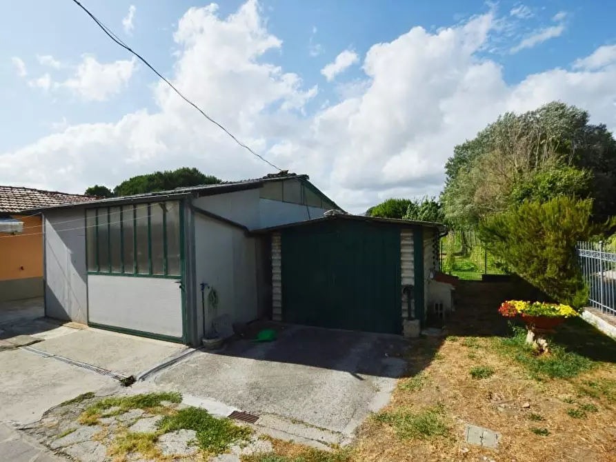 Immagine 20 di Villa in vendita  a Lucca