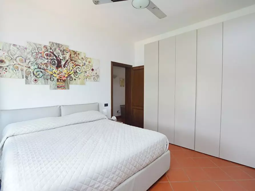 Immagine 8 di Villa in vendita  a Lucca